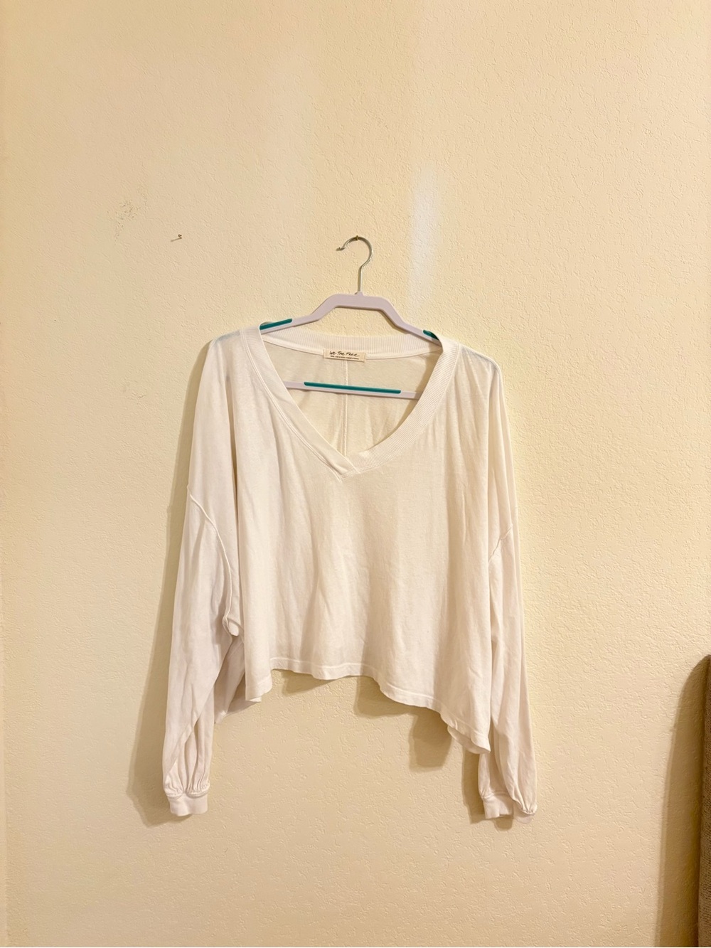Free People White V-Neck Cropped Slouchy Long Sleeve Top